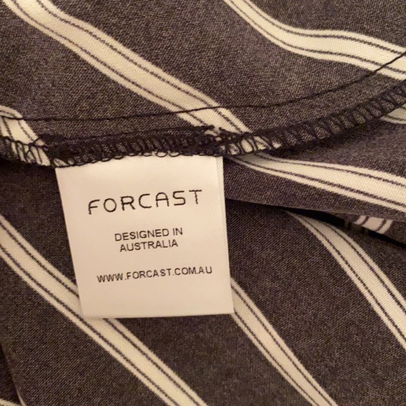 Black and white strip off shoulder top USA 6 - Picture 4 of 6